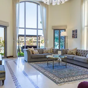 Chic 4br With Assistant And Private Pool On Palm Jumeirah By Deluxe Homes Villa